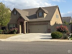 Building Photo - 10213 Hillgate Ave