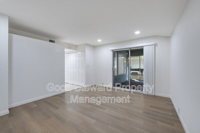 Building Photo - 5111 Roxborough Dr