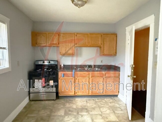 Building Photo - 3018 E 125th St