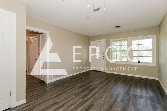 Building Photo - 1821 S 57th St