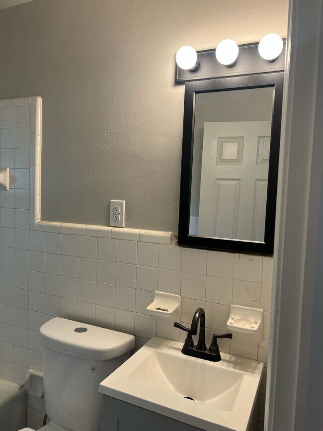 Building Photo - Great Space, Great Value – 2 Bedroom Home ...