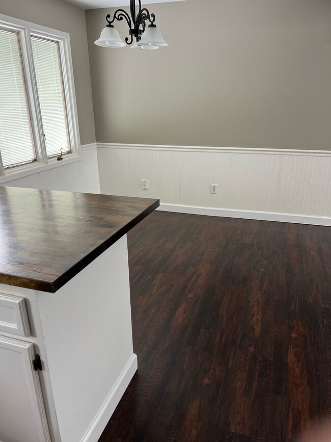 Building Photo - Rent $1850; 4 Bed ranch style home