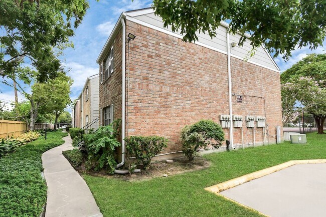 Primary Photo - 2800 Jeanetta St