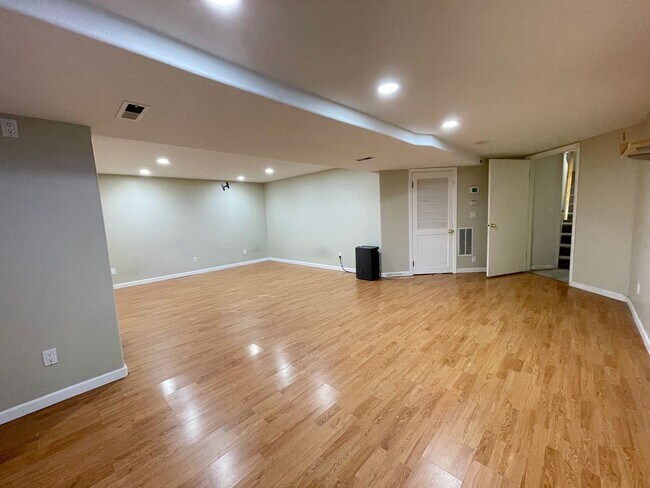 Building Photo - 3-Bedroom Home in SE Portland!