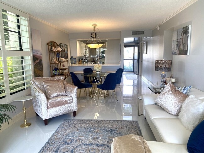 Building Photo - 14 Royal Palm Way