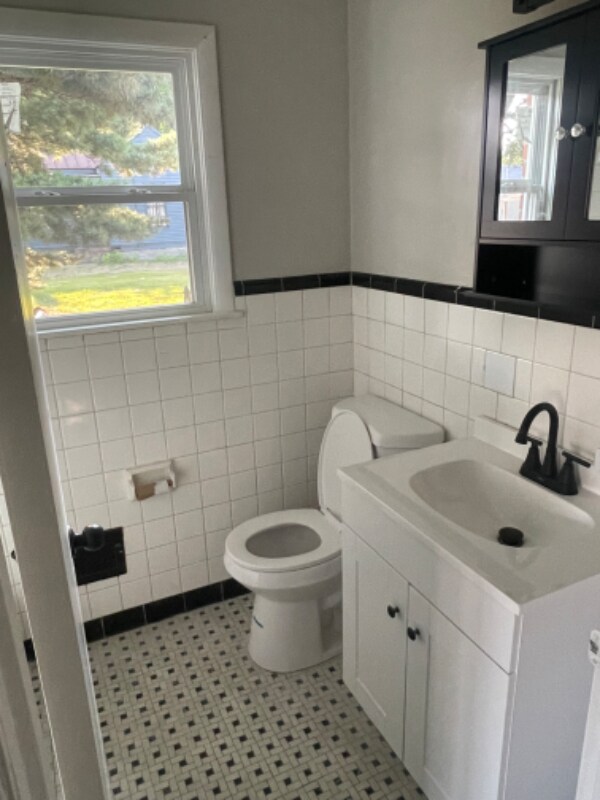 Building Photo - 1737 W Gaulbert Ave