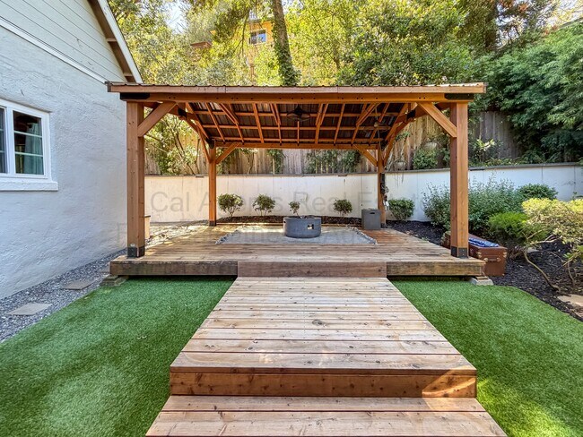 Building Photo - 7352 Saroni Dr