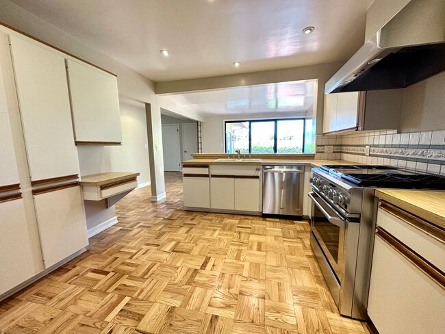 Building Photo - 1316 Granvia Altamira