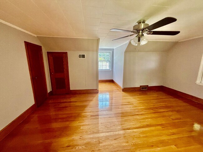 Building Photo - Four bedroom, 1.5 bath house in Graham -De...