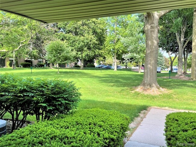 Building Photo - 18427 University Park Dr