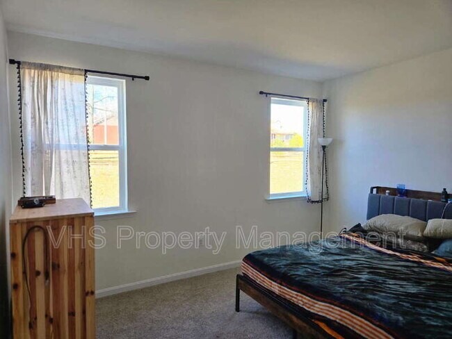 Building Photo - 609 Clover Ln