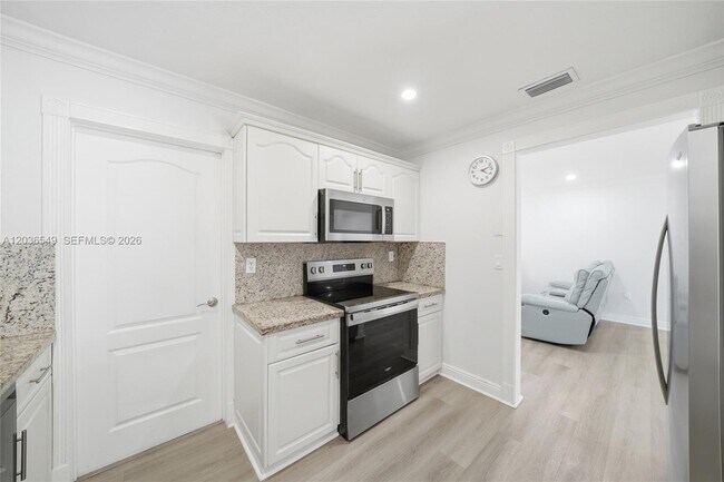 Building Photo - 881 NW 133rd Ave