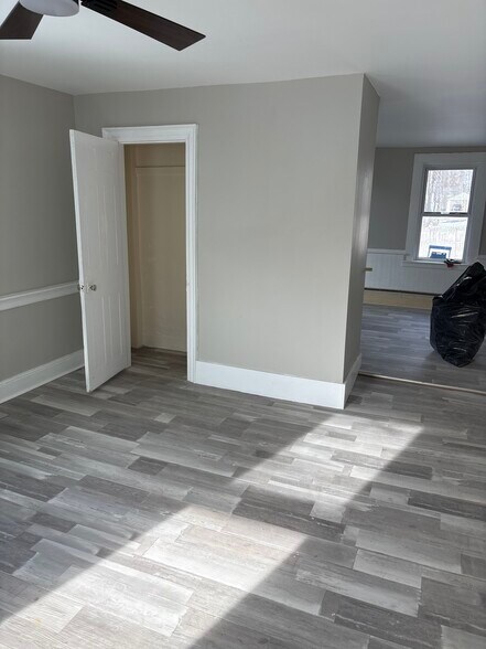 Building Photo - 47 Maple Ave