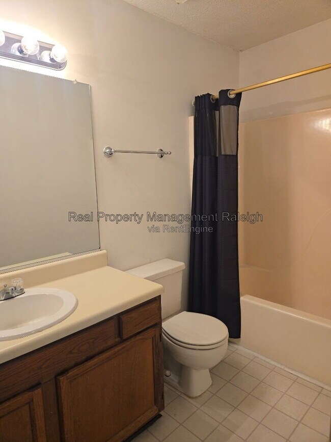 Building Photo - 4130 Kaplan Dr