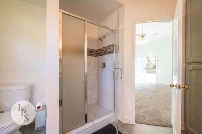 Building Photo - North Fresno Home in CUSD, 3BR/2BA, Beautiful Updates - Lots of Amenities!