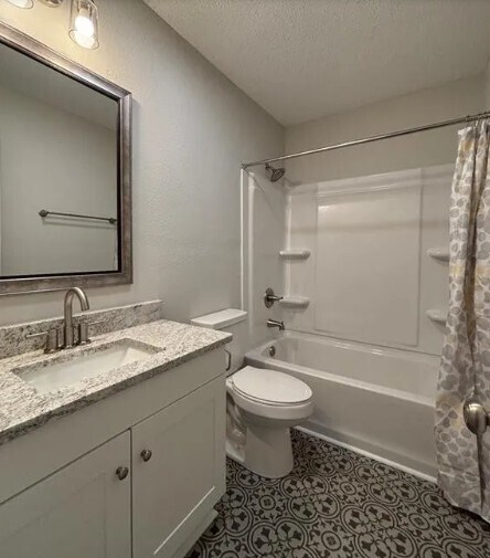 Building Photo - 2865 Laguna Ave