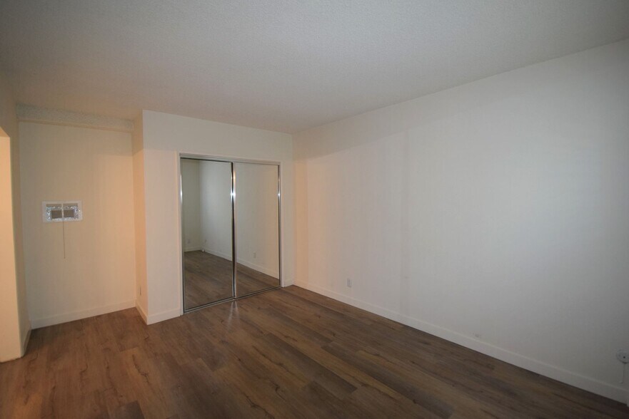 Building Photo - 12255 Burbank Blvd