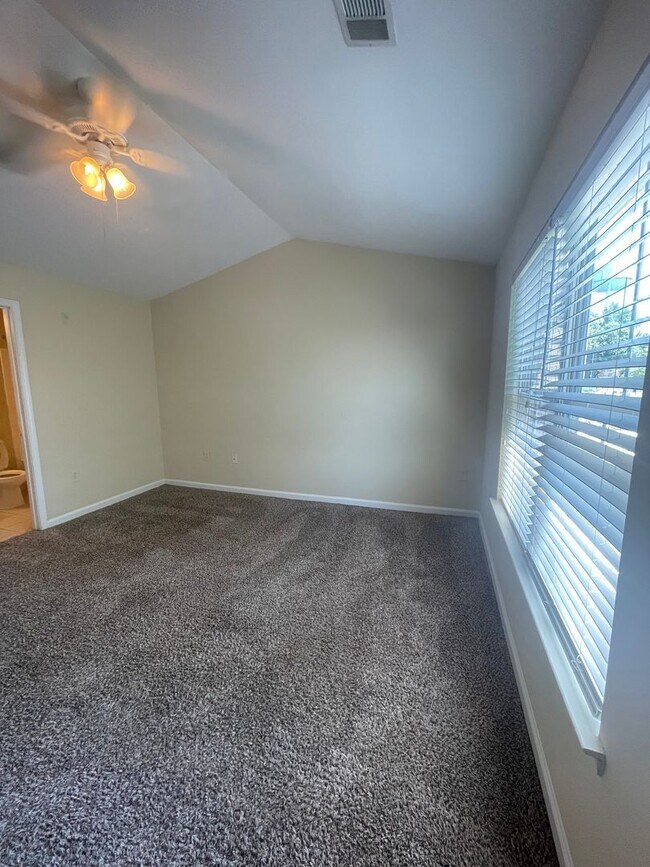 Building Photo - 17-1728 J&amp;S