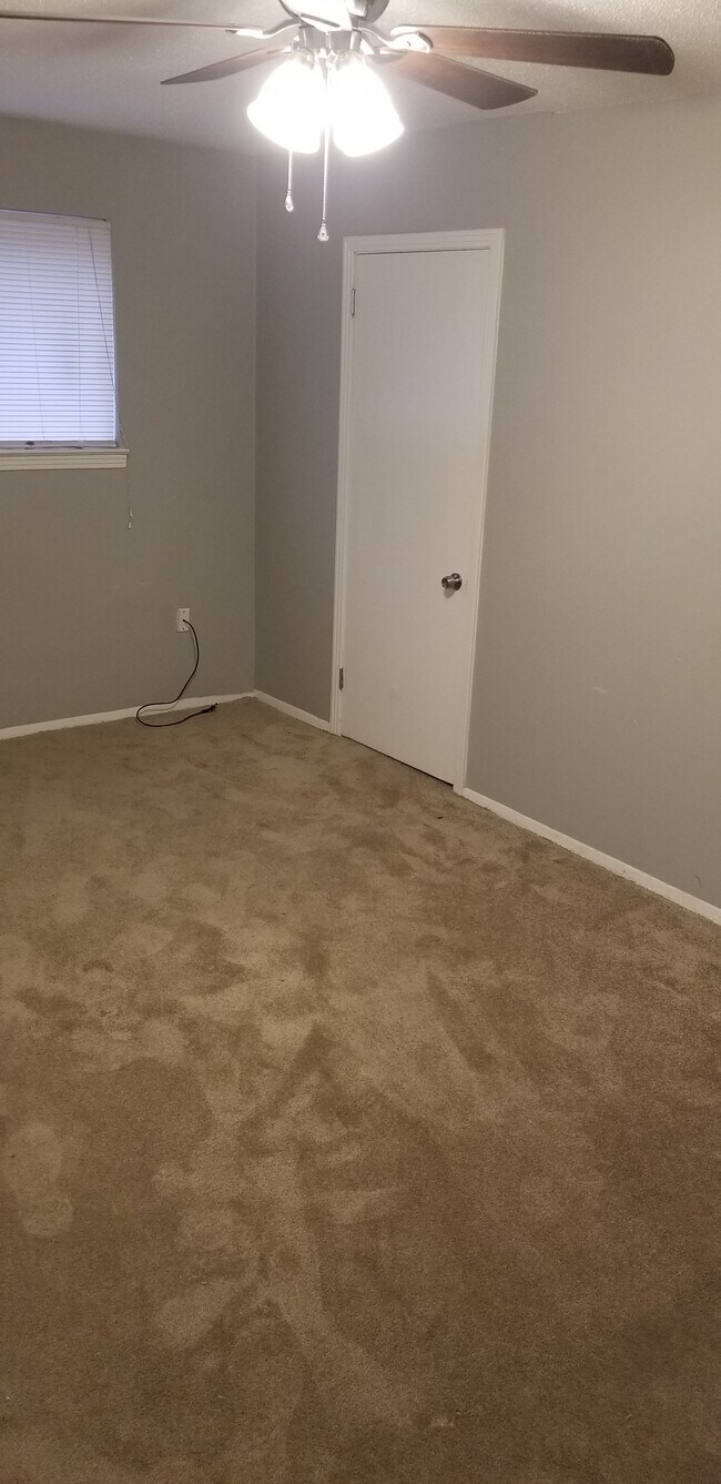 Building Photo - 1307-09 Halcomb ln