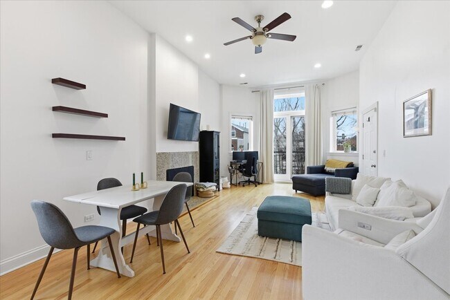 Building Photo - 2038 W Iowa St