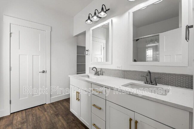 Building Photo - 7184 W Riverwood St