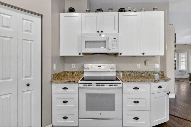 Building Photo - 151 Monterey Way