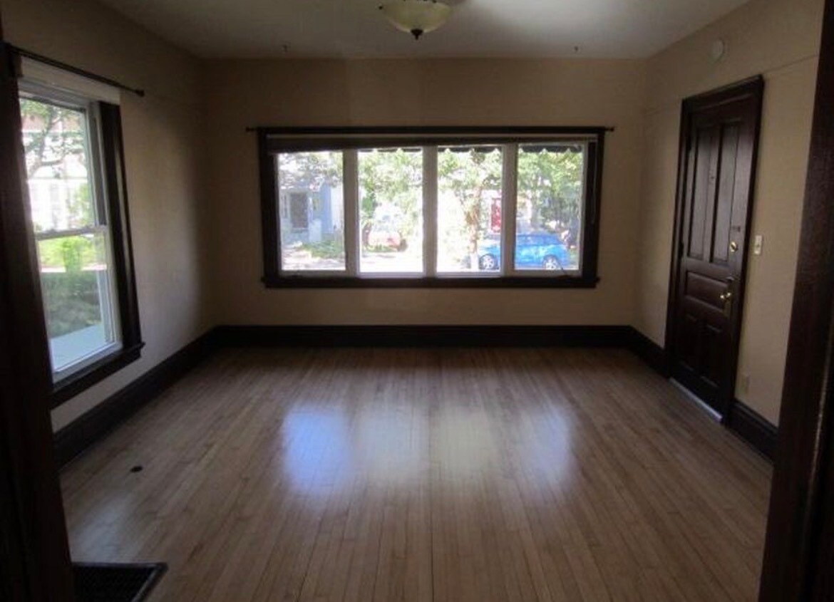 Building Photo - 521 Maple Ave