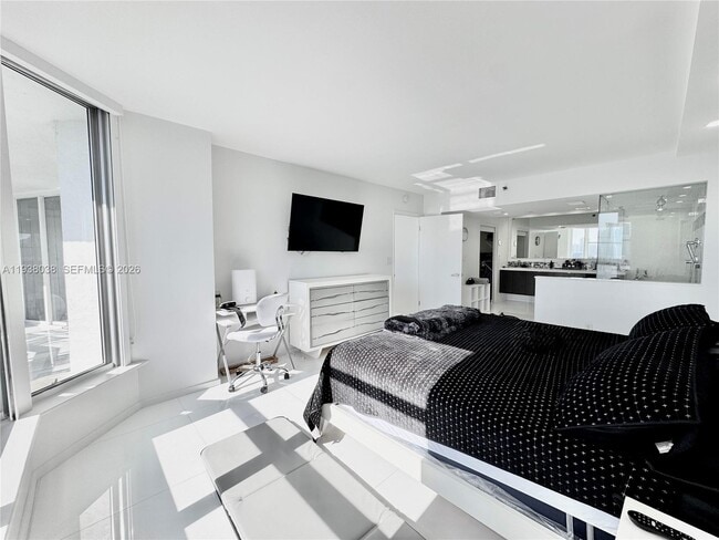 Building Photo - 3600 Mystic Pointe Dr