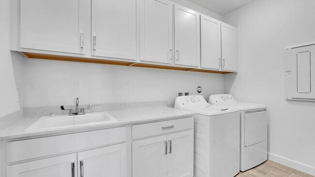 Building Photo - 601 Hookline Cir