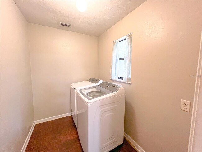 Building Photo - 720 SW 77th Terrace