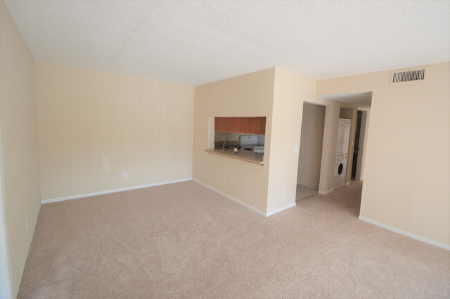 Building Photo - 2bed/2bath, Ground Floor Unit - AVAILABLE ...