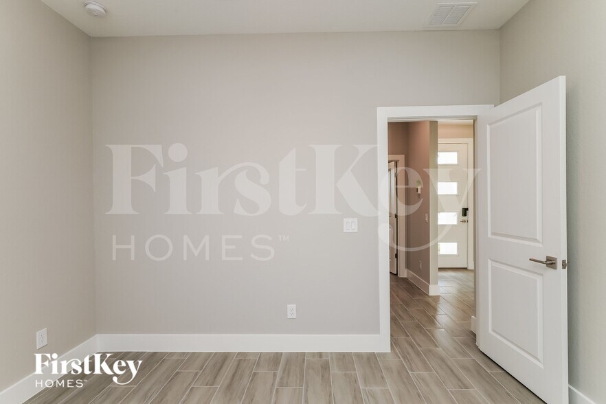 Building Photo - 1666 Redfin Dr