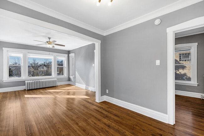 Building Photo - 5761 N Elston Ave