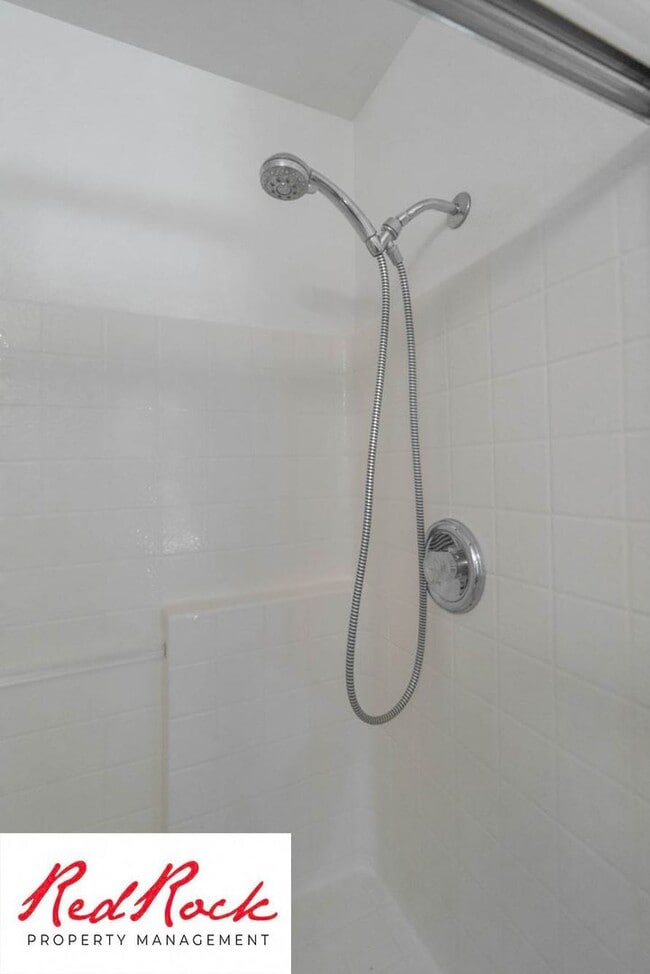 Building Photo - 2 Bedroom and 2 Bathroom Home near Quail C...