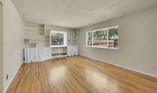 Building Photo - MOVE IN SPECIAL! 3-bedroom Rancher in Coun...