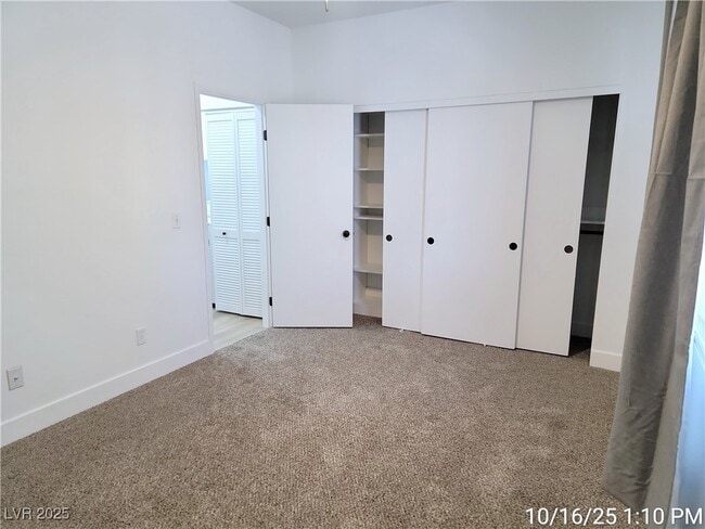Building Photo - 201 Crown Imperial St