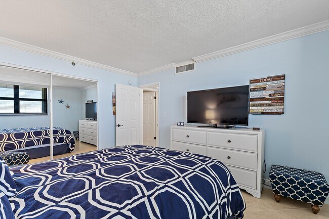 Building Photo - 840 Ocean Dr