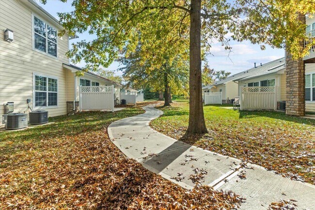 Building Photo - 224 Lake Cove Dr