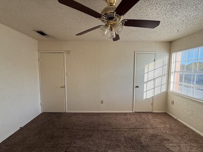 Building Photo - 1021 Pleasant Valley Ln