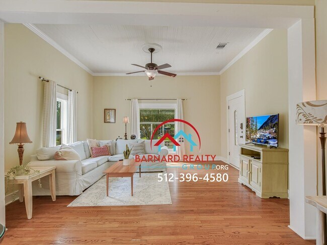Building Photo - Available Now: 2 Bed/2 Bath in Historic Di...