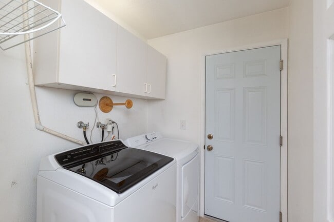 Building Photo - 3 Bed, 2 Bath Single Level Home in Mira Mesa