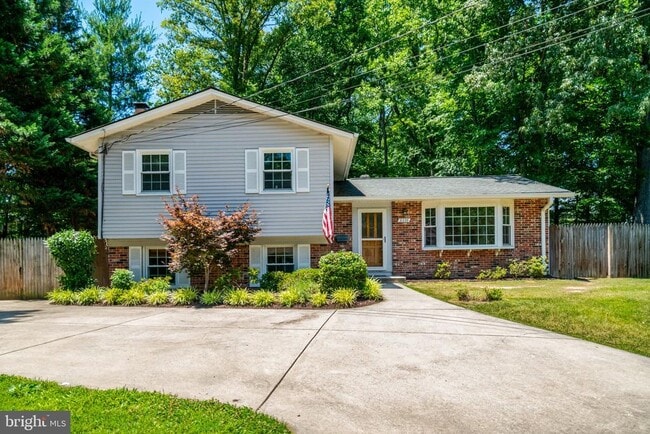 Building Photo - 8236 Governors Ct