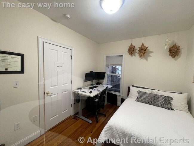 Building Photo - 23 Hall St