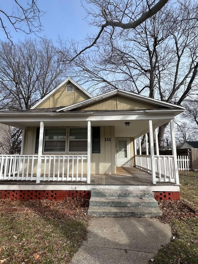 Building Photo - COMING SOON: CUTE 2 BEDROOM / 1 BATHROOM HOUSE LOCATED RIGHT ACROSS FROM NORTH MIDDLE SCHOOL IN J...