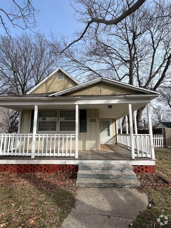 Building Photo - CUTE 2 BEDROOM / 1 BATHROOM HOUSE LOCATED ...