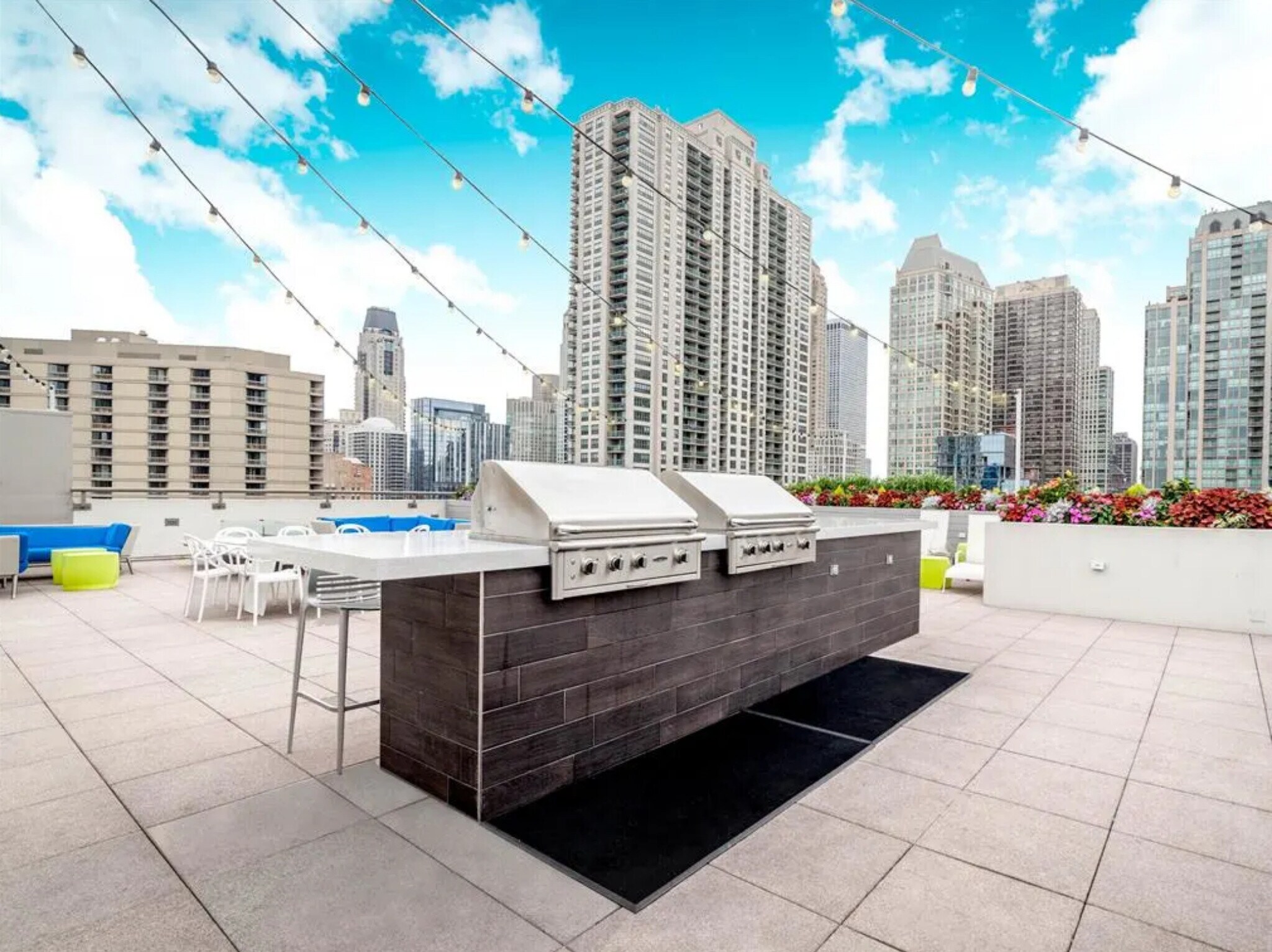 Building Photo - 70 W Huron St