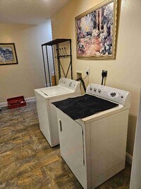 Building Photo - 206 Wewoka Trce