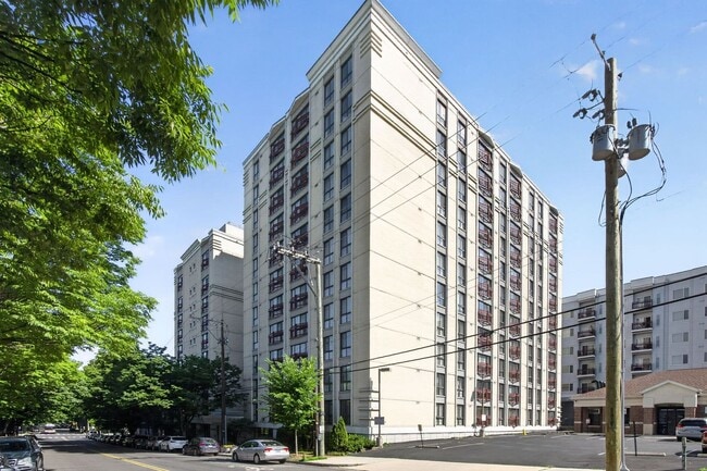 Building Photo - 7915 Eastern Ave NW