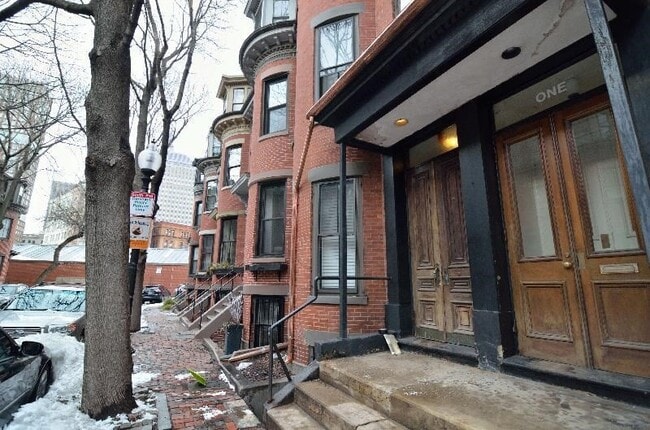 Building Photo - 3 St Charles St