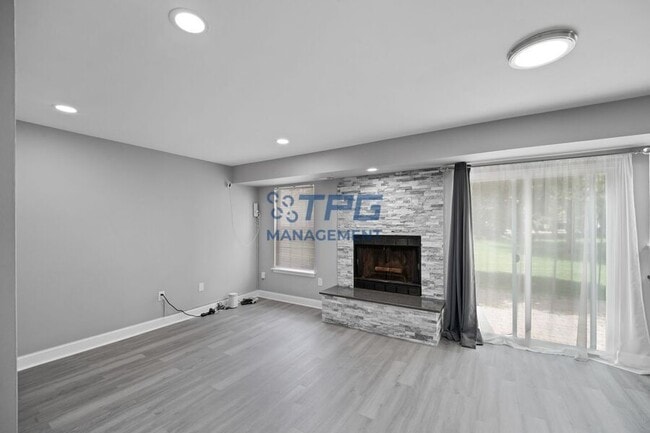 Building Photo - 269 Hazlitt Way